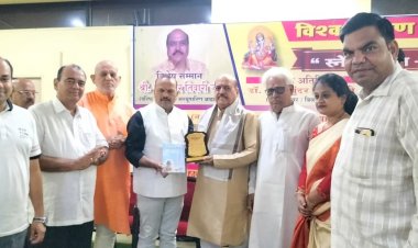 विश्व ब्राह्मण समाज - कल्याण ने प्रसिद्ध समाजसेवी पंडित मुरलीधर तिवारी को किया सम्मानित 