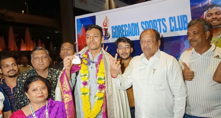  थॉमस कप विजेता बैडमिंटन खिलाड़ी चिराग शेट्टी का शानदार वेलकम: सांसद श्री गोपाल शेट्टी ने हवाई अड्डे पर किया सम्मानित