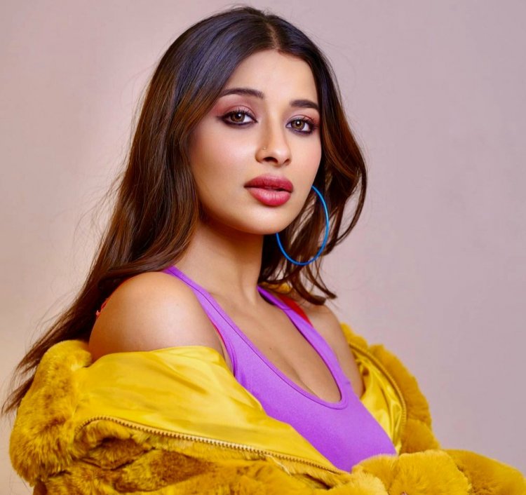 Nyrraa M Banerji opens up about her new music video Jaana Hai Toh Jaa