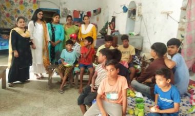 मध्यानंद अनाथाश्रम में महिला संघ बिहार  द्वारा अनाज और फल का स्नेहिल वितरण