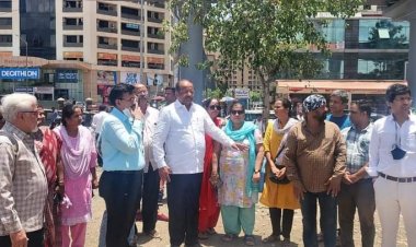 मालाड के निर्माणाधीन फुटबॉल ग्राउंड का निरीक्षण करने पहुंचे सांसद श्री गोपाल शेट्टी..