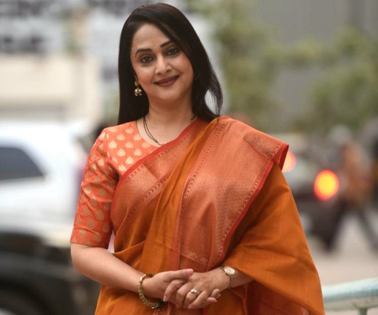 मृणाल कुलकर्णी यांची प्लॅनेट मराठी ओटीटी परिवारात एन्ट्री : मराठी वेब कंटेंट सर्वोच्च शिखरावर पोहचवण्याचं स्वप्न...!