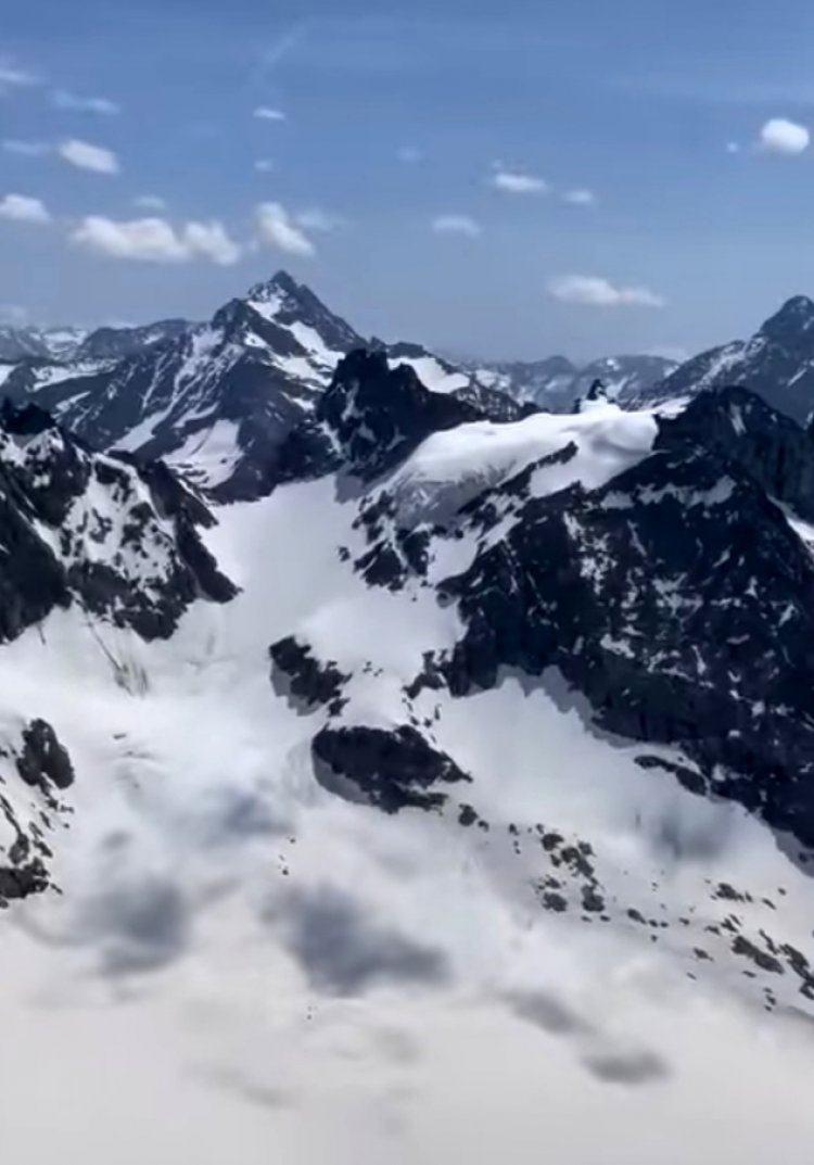 कविता : बादलों से बातें....  -राजेश कुमार लंगेह