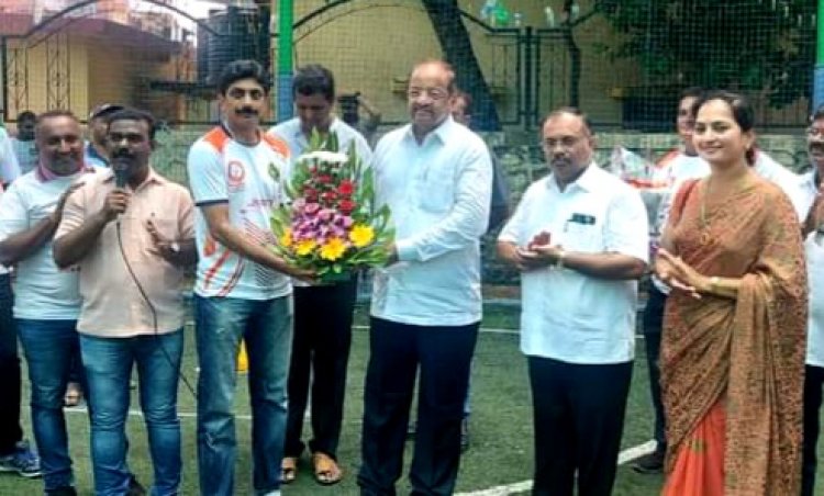 भाजपा गुजराती सेल आयोजित बॉक्स क्रिकेट टूर्नामेंट का सांसद श्री गोपाल शेट्टी ने उद्घघाटन किया