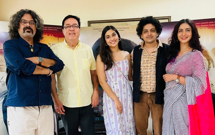 वडील-मुलीच्या नात्याची हृदयस्पर्शी कहाणी ‘डियर मॉली’