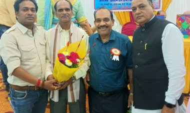 मुख्याध्यापक आनंद प्रकाश पाठक का सेवा सम्मान समारोह संपन्न