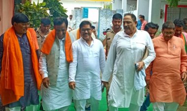 श्री घनश्याम दुबे स्नातकोत्तर महाविद्यालय-सुरियावां में टेबलेट/ स्मार्टफोन का वितरण 