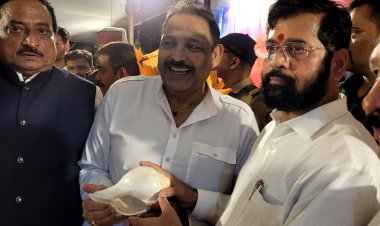 मुख्यमंत्री श्री एकनाथ शिंदे को उत्तर प्रदेश आने का न्योता ....