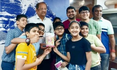 नन्हें लेखकों ने लिख डाली किताब : सांसद श्री गोपाल शेट्टी हुए गदगद