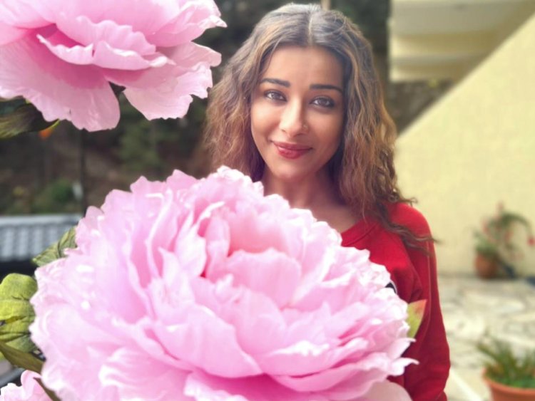 Nyrraa M Banerji recently tried paragliding in Himachal