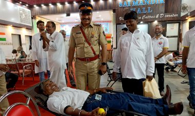 श्री विश्वकर्मा चैरिटेबल ट्रस्ट द्वारा ब्लड डोनेशन कैंप का आयोजन हुआ ...