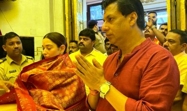 Madhur Bhandarkar along with Tamannaah Bhatia visited Siddhivinayak temple today