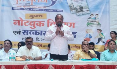 परिवर्तन फाउन्डेशन द्वारा आयोजित नोटबुक वितरण कार्यक्रम में पहुंचे सांसद श्री गोपाल शेट्टी 