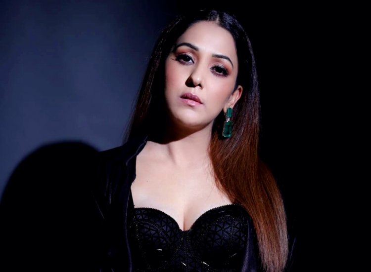 नीति मोहन की आवाज में मानसून प्रेमगीत 'इस बारिश में' का अनप्लग्ड वर्जन हुआ रिलीज़