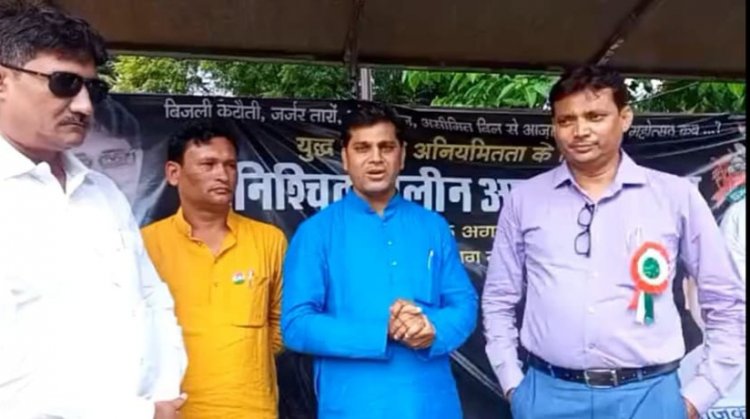 विद्युत विभाग के अधिकारियों के आश्वासन के बाद मुन्ना त्रिपाठी ने खत्म किया अनशन