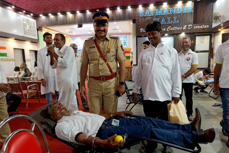 श्री विश्वकर्मा चैरिटेबल ट्रस्ट द्वारा ब्लड डोनेशन कैंप का आयोजन हुआ ...