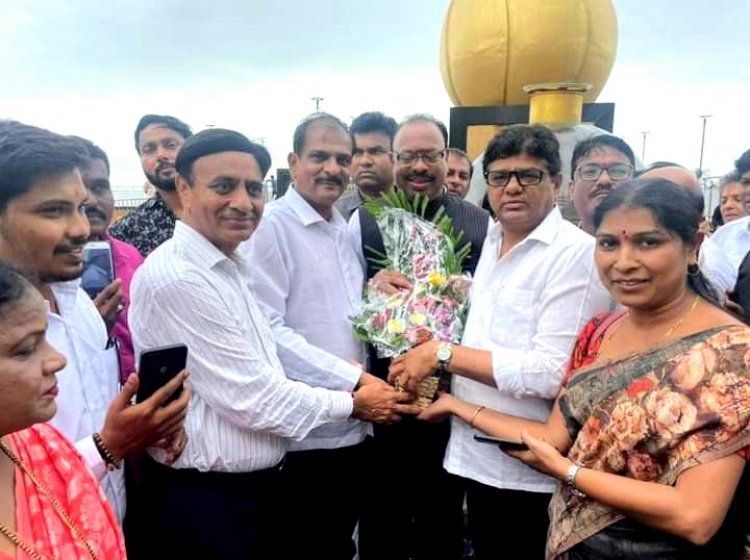 नियुक्ति के उपरांत पहली बार चैत्यभूमी पर पहुंचे महाराष्ट्र व मुंबई भाजपा अध्यक्ष का जोरदार स्वागत