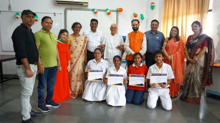 कवि सम्मेलन में कवियों ने देशभक्ति से ओत-प्रोत कविताओं से बांधा समां