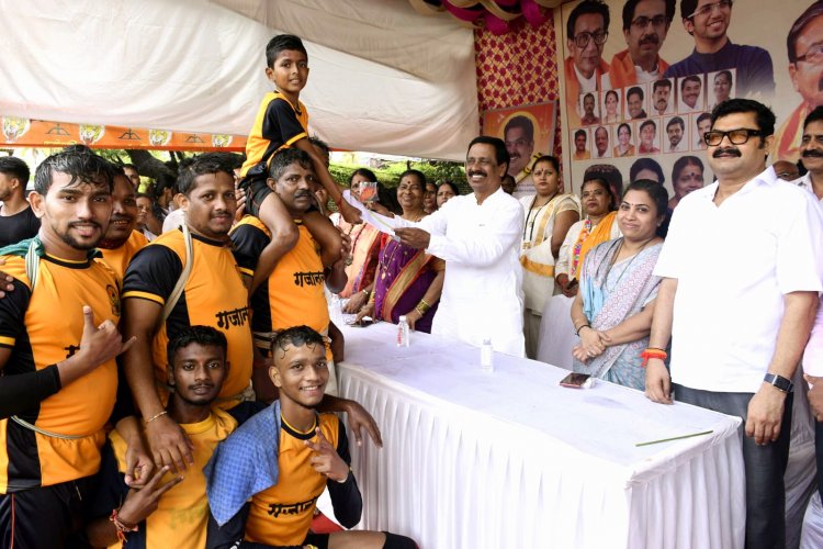 मरोल में आयोजित दहीहंडी में सैकड़ों गोविंदा पथकों ने लिया हिस्सा