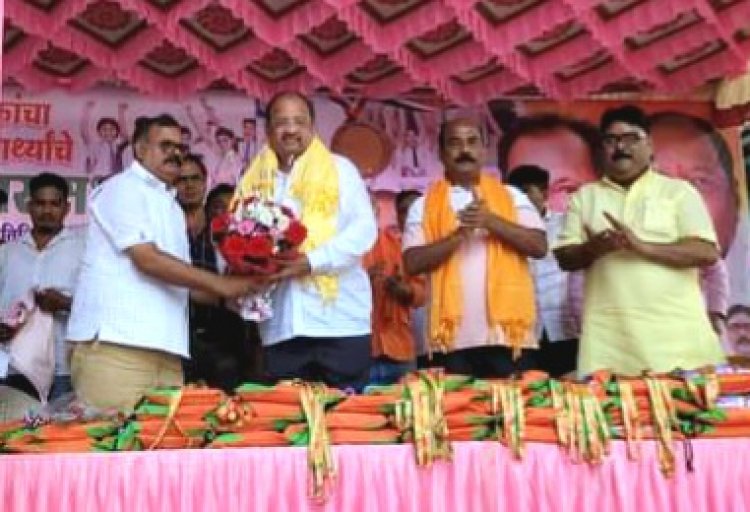 कांदिवली में मेधावी छात्रों के  सत्कार समारोह में पहुंचे सांसद श्री गोपाल शेट्टी ....