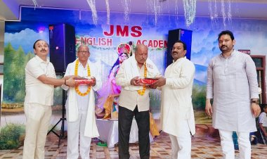 जेएमएस इंग्लिश अकैडमी में हुआ शिक्षकों का सम्मान समारोह 