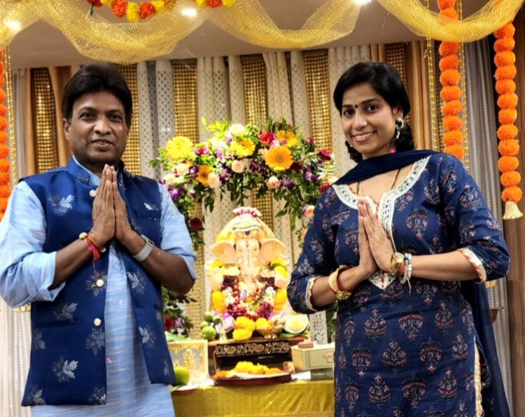 GANESHOTAV : एक्टर कॉमेडियन सुनील पाल के घर श्री गणेश जी की दिव्य मूर्ति का दर्शन करने उमड़ा बॉलीवुड