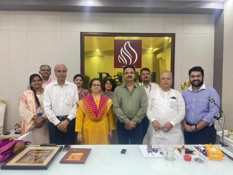 राहुल एजुकेशन ने सोलापुर की रजिस्ट्रार योगिनी घारे को किया सम्मानित...