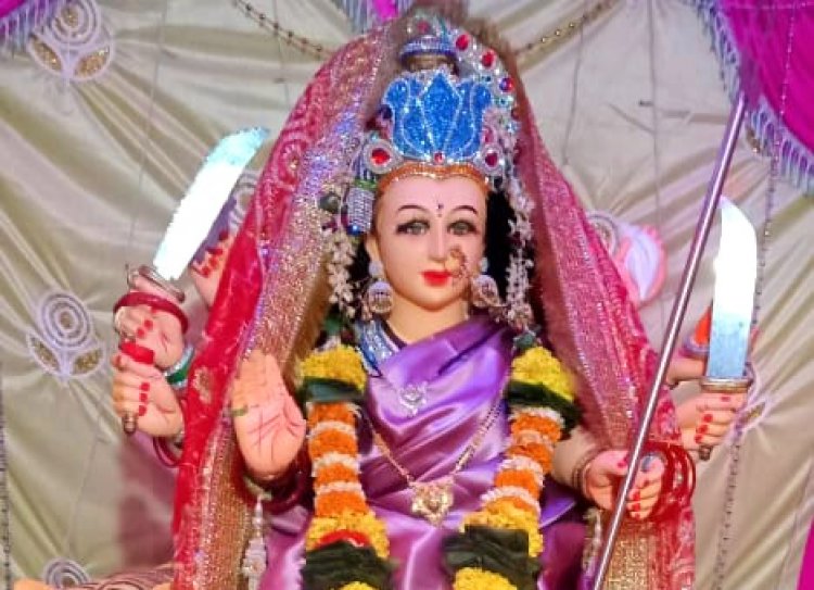 कविता : हे अंबे शक्ति हमें देना इतना