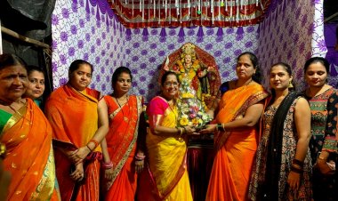 नवरात्रि मंडल की महिलाओं ने किया नगरसेविका वंदना विकास पाटिल का सत्कार
