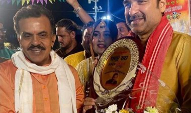 छठ पूजा विशेष : जुहू बीच पर संजय निरुपम के नेतृत्व में छठ पूजा का सिल्वर जुबिली आयोजन