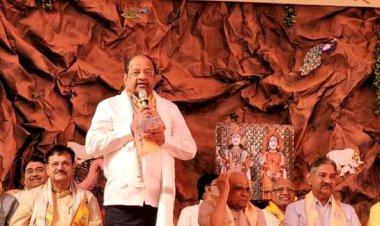 सांसद श्री गोपाल शेट्टी ने श्रीमद्भागवत कथा सप्ताह का दीप प्रज्वजित कर उद्घाटन किया