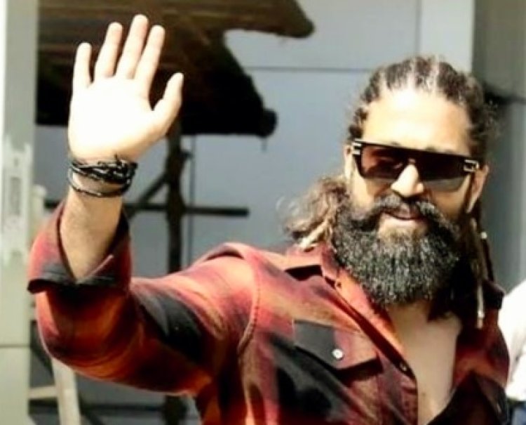 YASH KA YASH : बिग बी और रजनीकांत जैसे लेजेंड्स की लीग के रॉकिंग स्टार यश यकीनन हैं एक आइकन !