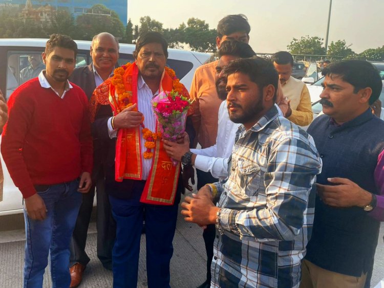 केंद्रीय मंत्री रामदास आठवले का जेवर में हुआ भव्य स्वागत