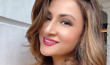Popular TV Star Urvashi Dholakia created her women's community "I Am Enough"