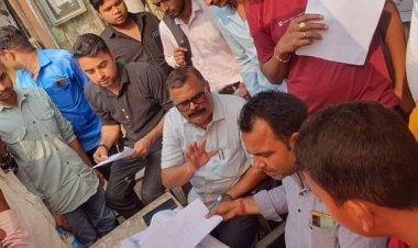 नवीन मतदाता पंजीकरण के लिए पूर्व नगरसेवक श्री कमलेश यादव के मार्गदर्शन में शिविर