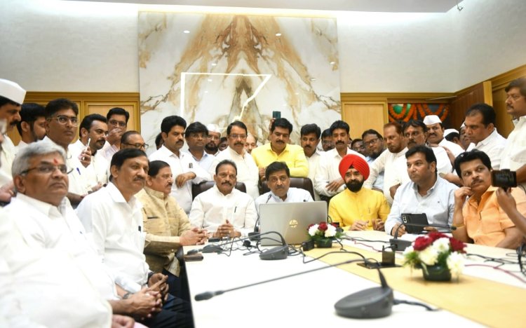 मुंबई काँग्रेसच्या आझाद मैदान जवळील कार्यालयातील नूतनीकरण करण्यात आलेल्या अद्ययावत परिषद कक्षाचे उदघाटन