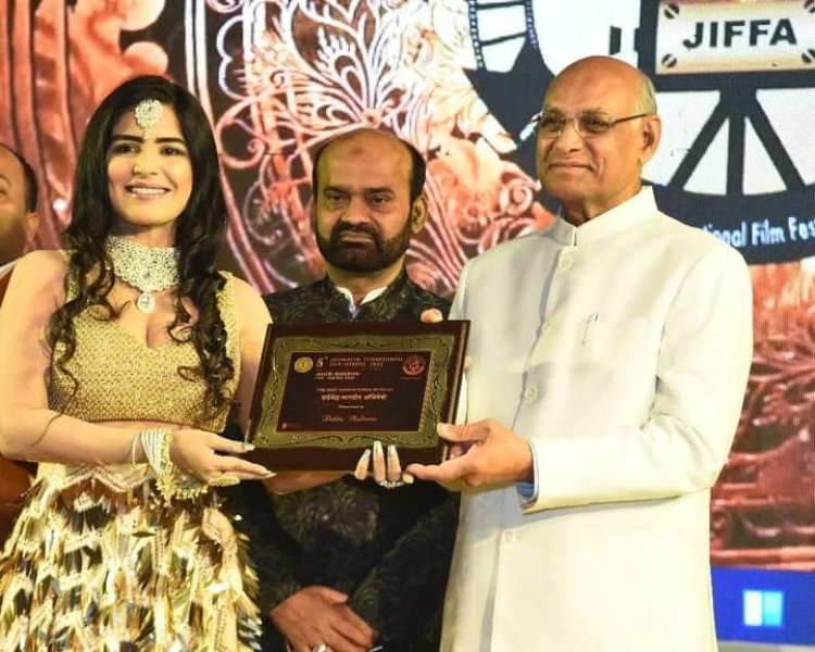 JIFFA : महामहिम राज्यपाल के हाथों प्रख्यात अभिनेत्री शिखा मल्होत्रा को मिला "सर्वश्रेष्ठ मानवीय अभिनेत्री अवॉर्ड"