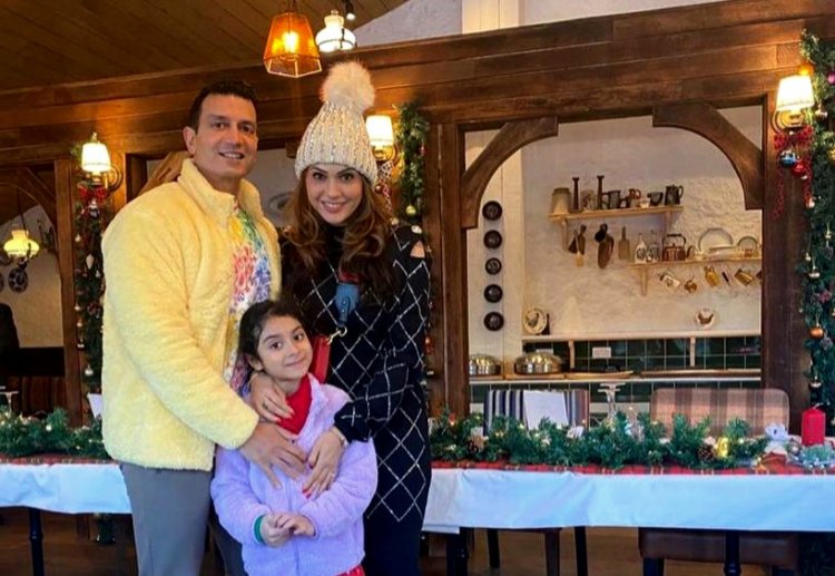 Isha Koppikar Will be Bringing Christmas with her Family at home In Mumbai