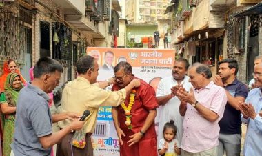 KANDIVALI :  पूर्व नगरसेवक श्री कमलेश यादव ने वनश्री सोसाइटी में किया लादीकरण और अन्य जनसुविधा वाले कार्यों का भूमि पूजन