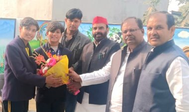 सपा जिलाध्यक्ष लालबहादुर यादव और  राजबहादुर यादव ने दी ओजस्वी यादव को बधाई