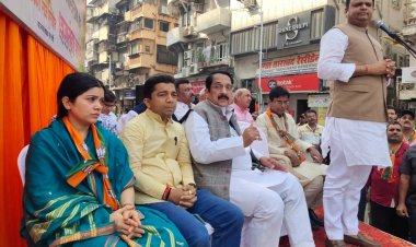 कालबादेवी के कॉटन एक्सचेंज पर शान से फहराया गया तिरंगा