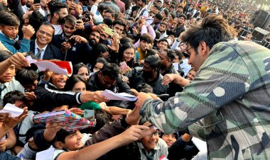 KARTIK AARYAN : दिलों के शहर इंदौर में  सबका दिल जीत रहा है शहजादा !