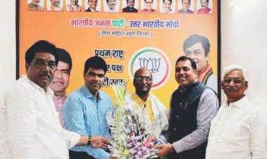 उत्तर भारतीय मोर्चा, मीरा भायंदर के जिलाध्यक्ष सुरेश सिंह ने प्रोफेसर डा• शीतला प्रसाद दुबे का किया सत्कार