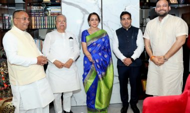 सांसद हेमा मालिनी की विशेष उपस्थिति में स्व. पंडित राजबहादुर तिवारी की कांस्य प्रतिमा का अनावरण