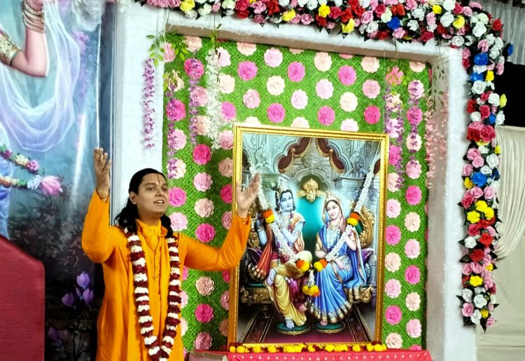 नीलमणि कृपालु दास जी का विलक्षण आध्यात्मिक प्रवचन भाईंदर के जेसल पार्क चौपाटी पर जारी