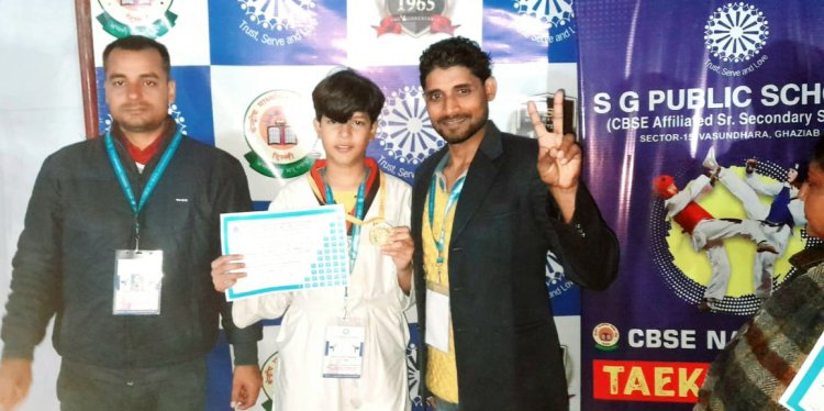 ताइक्वांडो में गोल्ड मेडल जीतकर ओजस्वी यादव ने किया बदलापुर का नाम रोशन