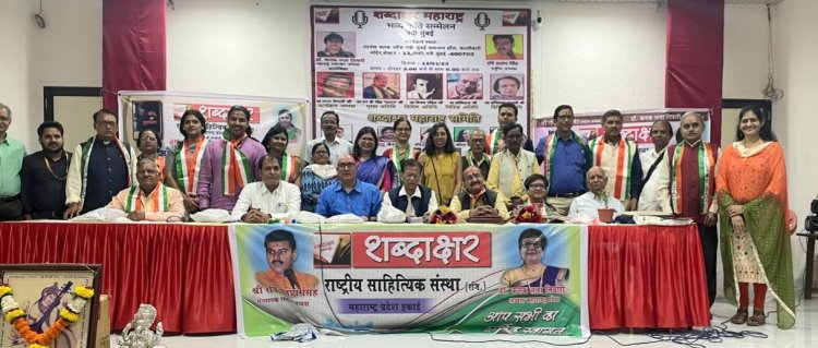 शब्दाक्षर महाराष्ट्र द्वारा आयोजित भव्य कवि सम्मेलन संपन्न 