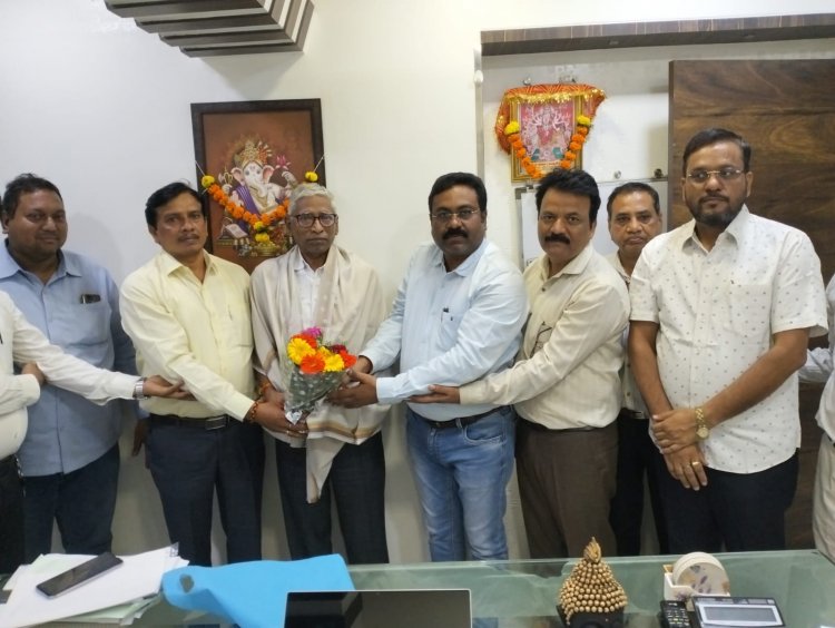 पूर्वांचल विकास परिवार द्वारा पूर्व सहायक आयकर आयुक्त जगपति यादव सम्मानित ...