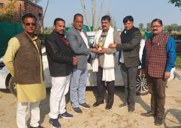 समरस फाउंडेशन ने किया जेल अधीक्षक राम शिरोमणि यादव का सम्मान