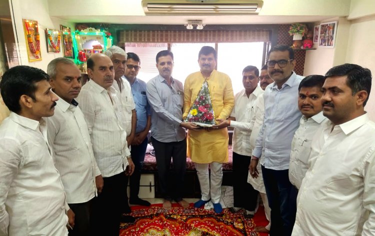 आहोर के विधायक का मुंबई आगमन पर भव्य स्वागत किया गया ....
